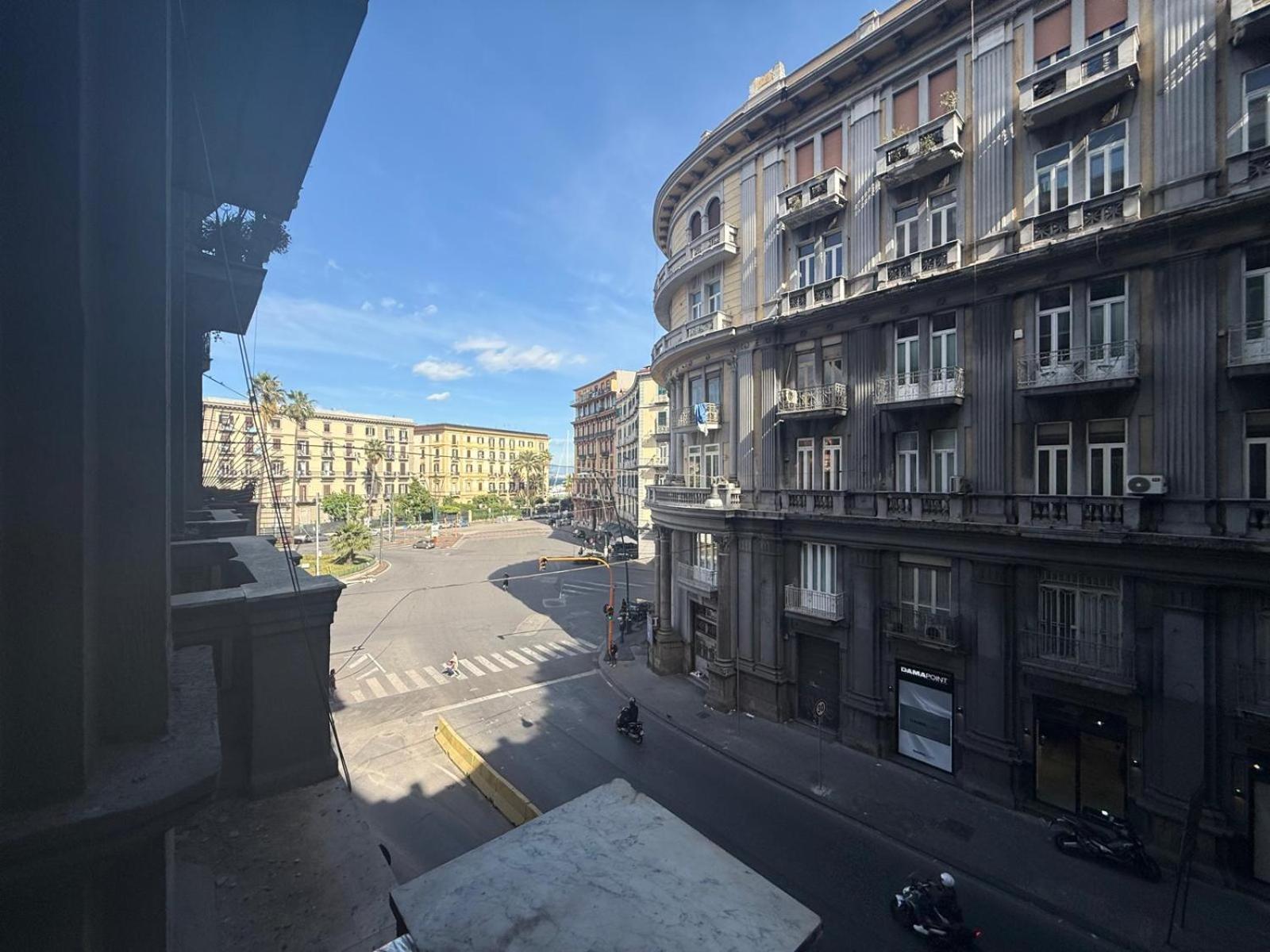 La Piazza Naples