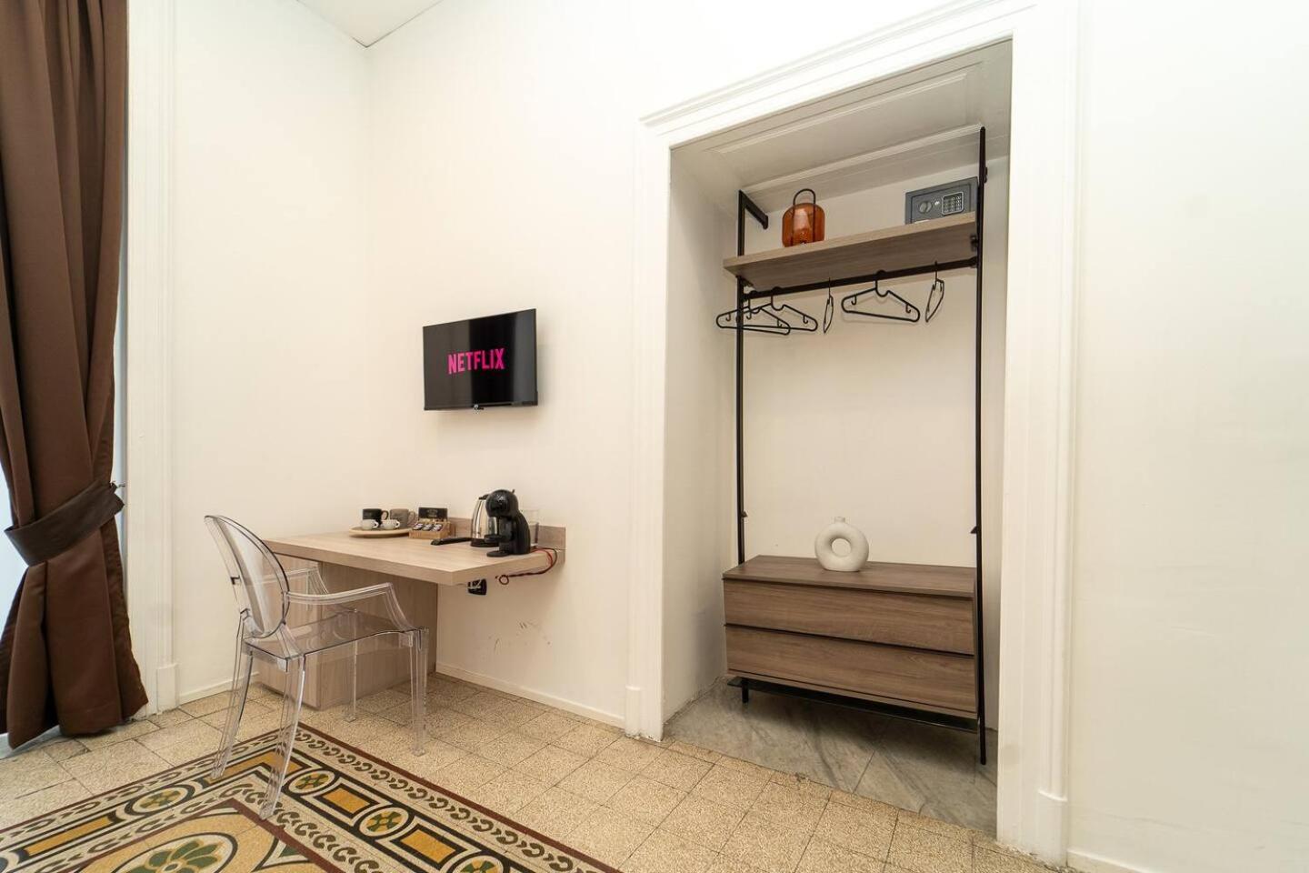 Bed & Breakfast La Piazza Naples
