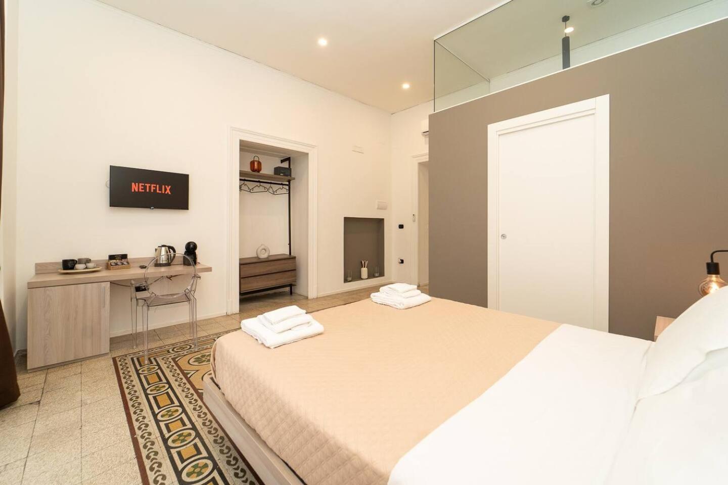 Bed & Breakfast La Piazza Naples